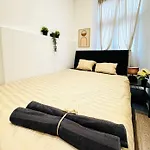 Elegant 5-Br Shared Home Ideal For Groups & Families