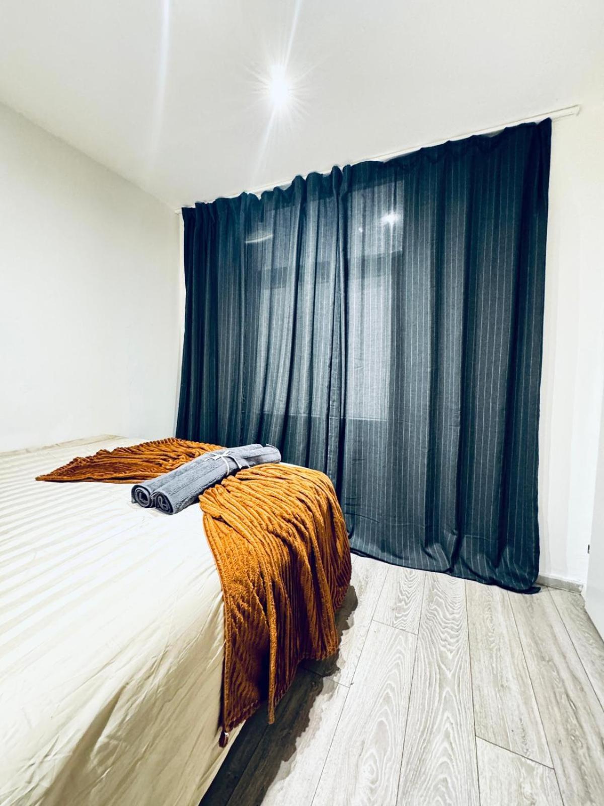 Elegant 5-br Shared Ideal For Groups & Families *