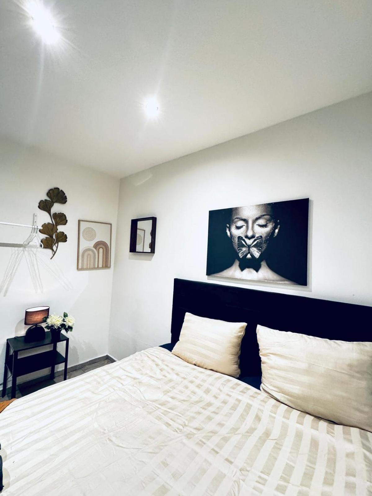 Elegant 5-br Shared Ideal For Groups & Families Apartment *