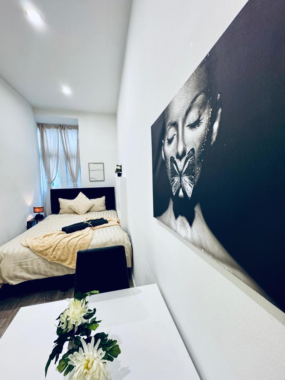 Apartment Elegant 5-br Shared Ideal For Groups & Families *