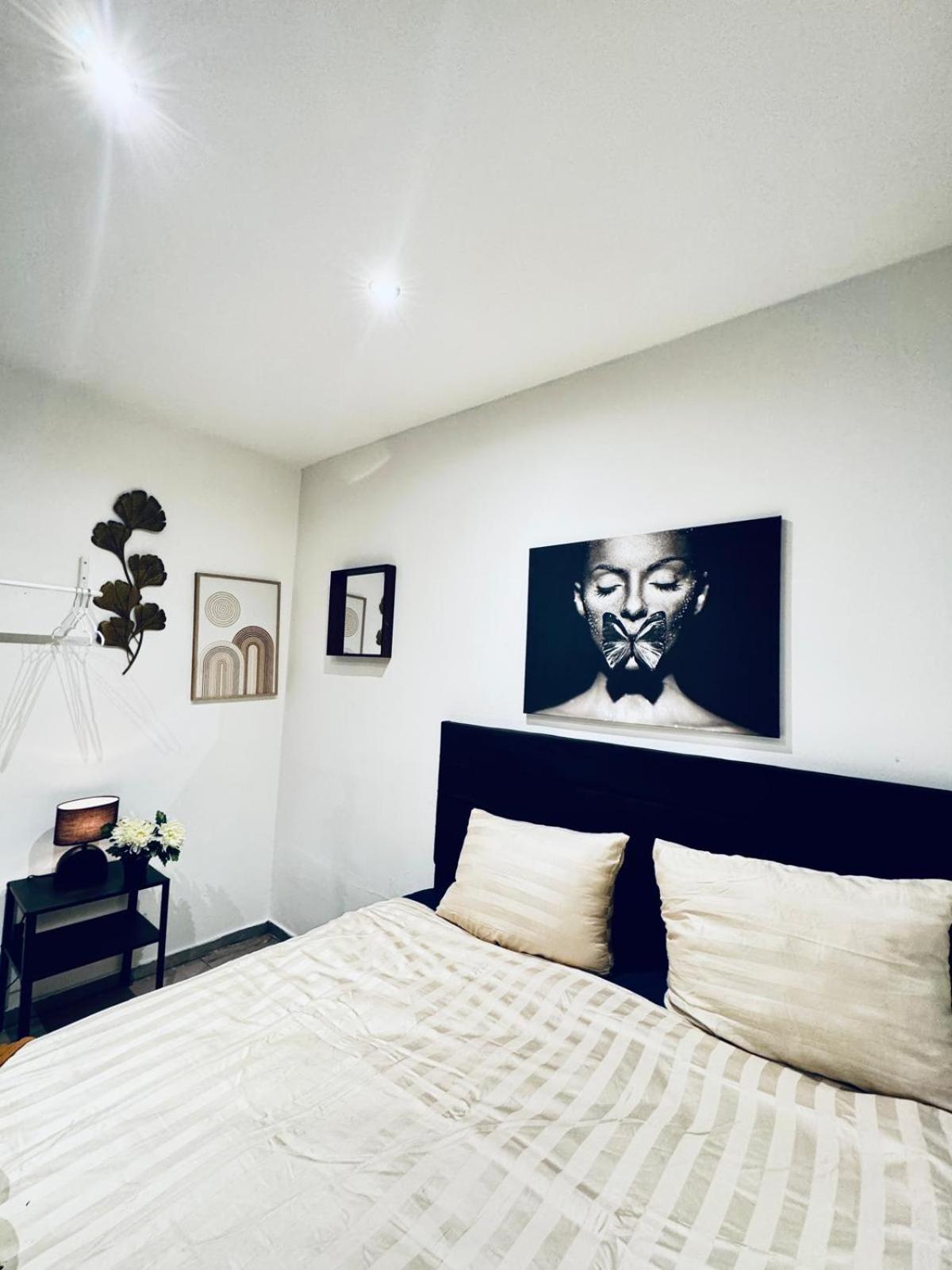 Elegant 5-br Shared Ideal For Groups & Families Apartment *