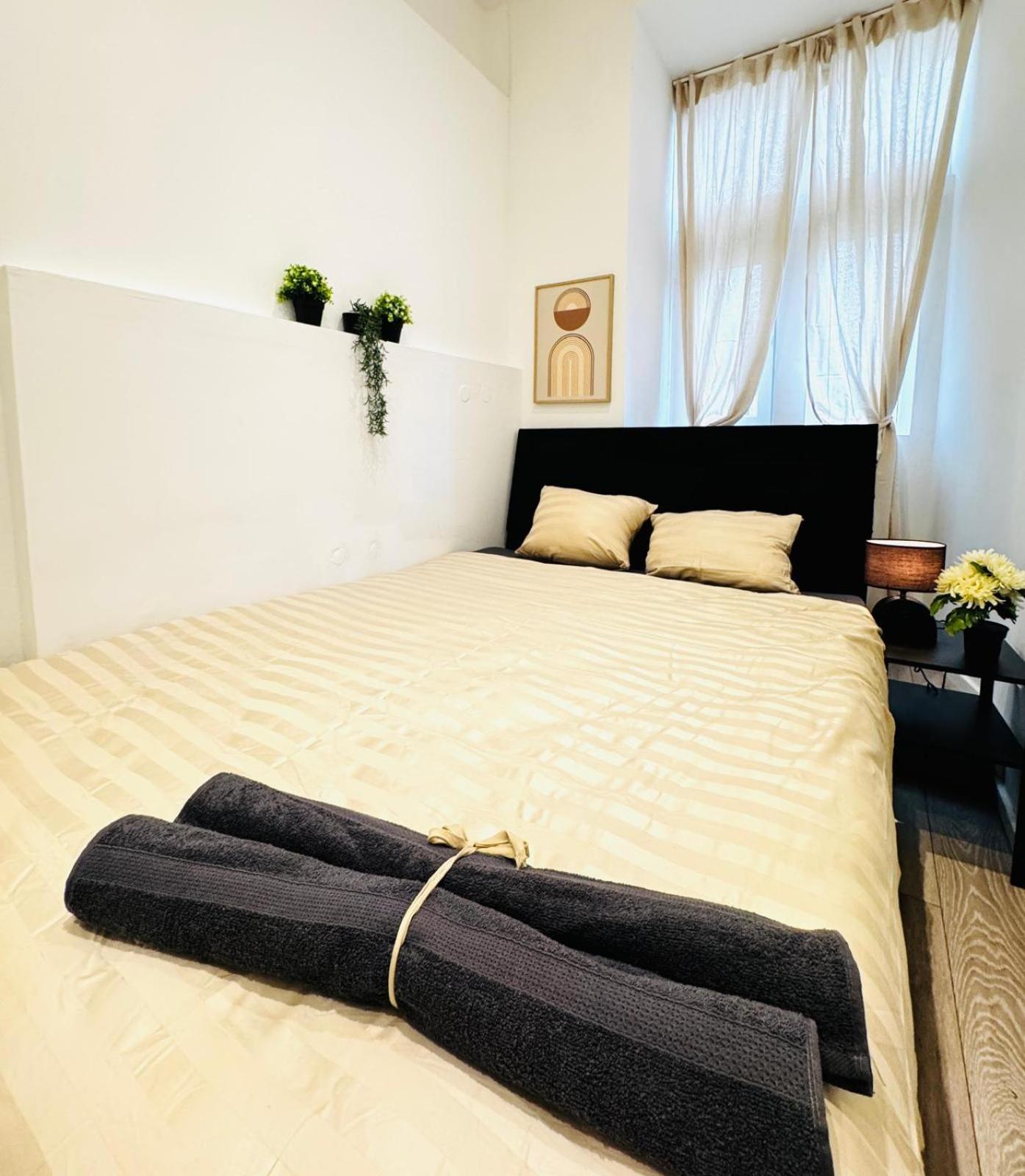 Apartment Elegant 5-br Shared Ideal For Groups & Families *
