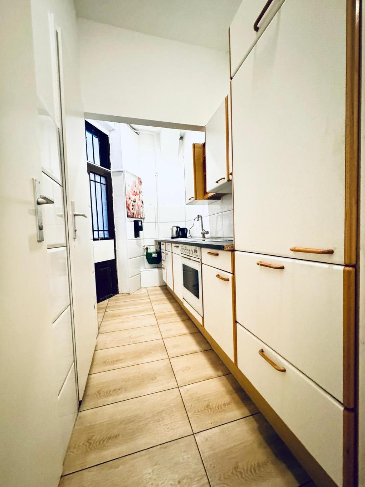 Elegant 5-br Shared Ideal For Groups & Families Apartment *